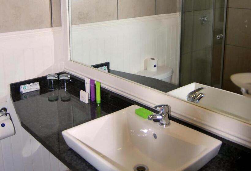 غرفة قياسية, Safari Hotel & Convention Centre