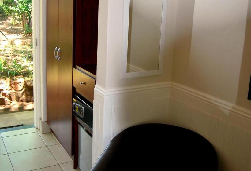 غرفة قياسية, Safari Hotel & Convention Centre