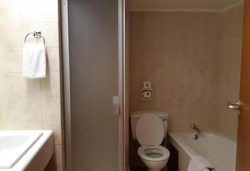 غرفة قياسية, Safari Hotel & Convention Centre