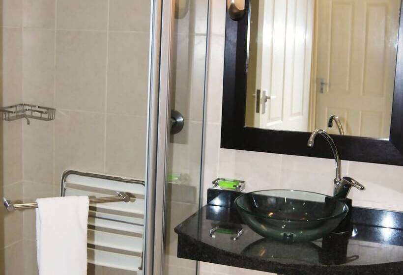 جناح إدارى, Safari Hotel & Convention Centre