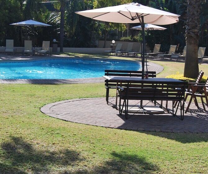 غرفة عائلية, Safari Hotel & Convention Centre