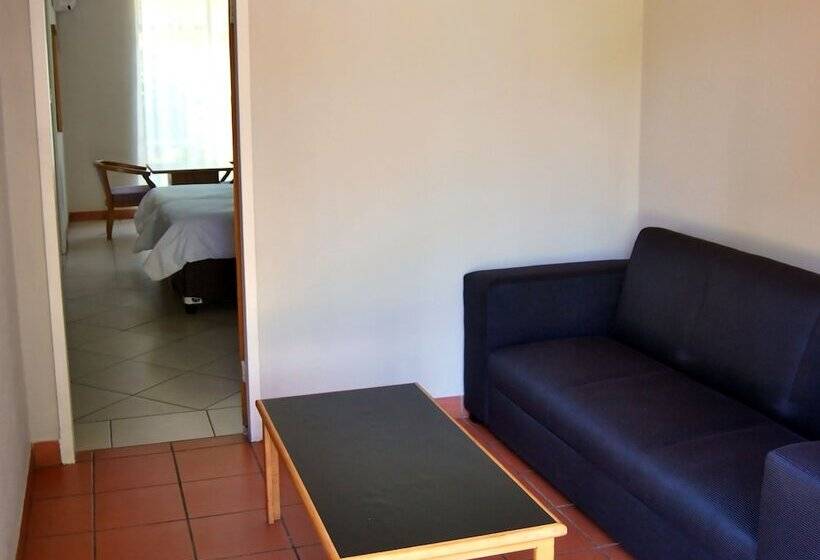 غرفة عائلية, Safari Hotel & Convention Centre