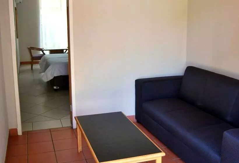 ファミリールーム, Safari Hotel & Convention Centre