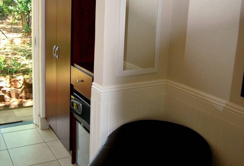 غرفة قياسية, Safari Hotel & Convention Centre