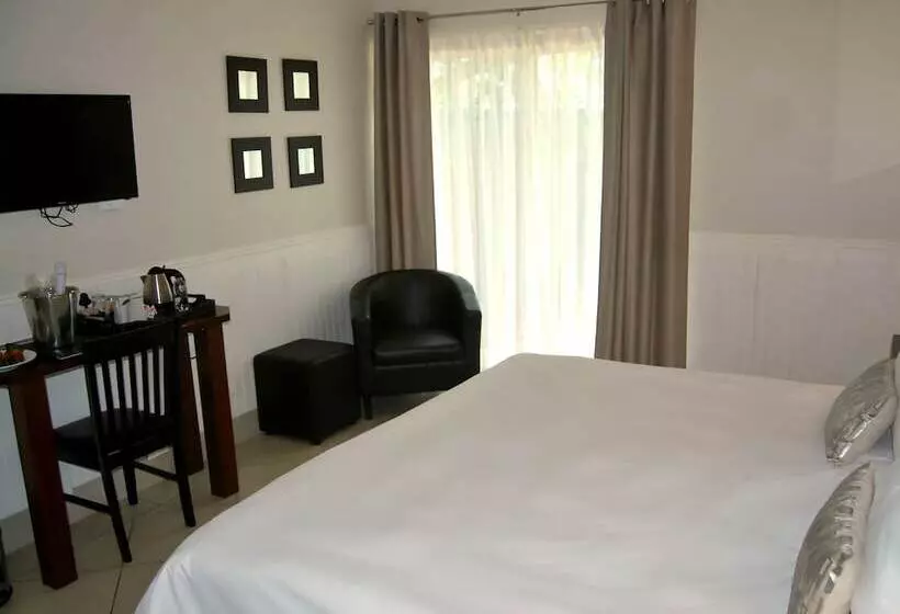 スタンダードルーム, Safari Hotel & Convention Centre