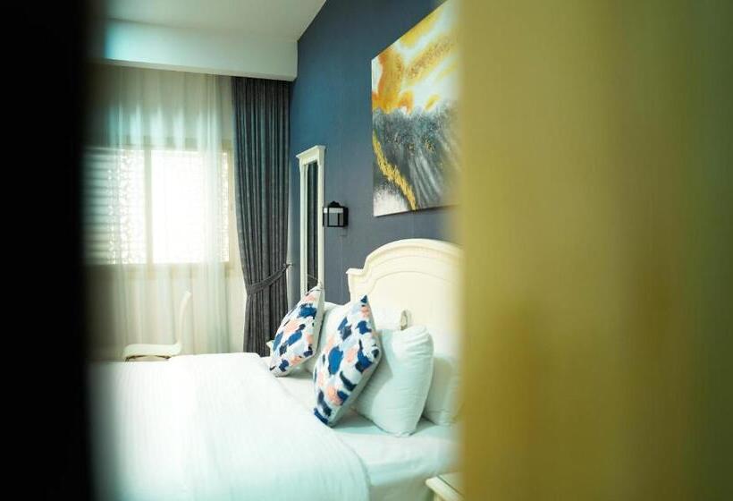 豪华工作室, Safeer International