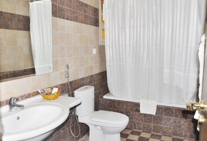 小型套房, Safeer International