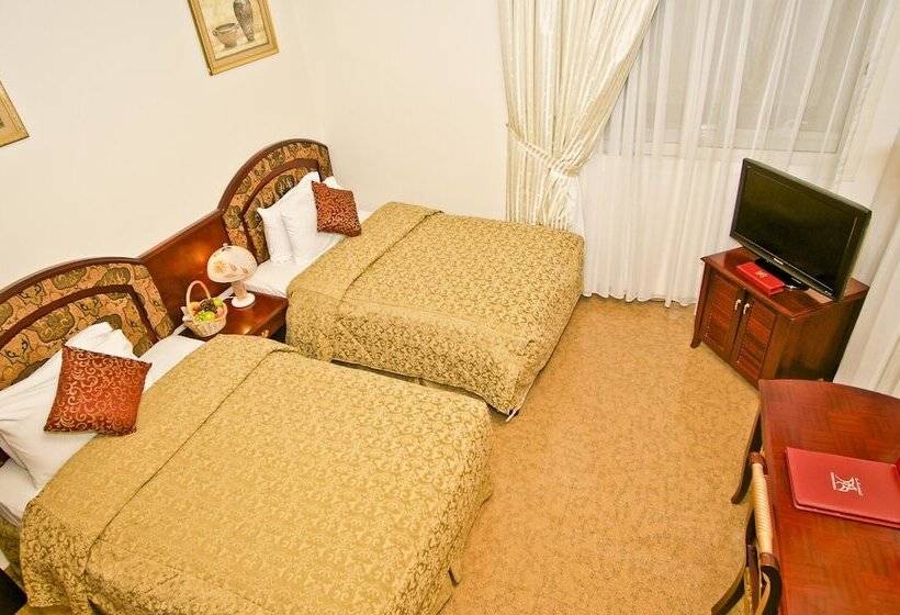 标准间, Safeer International