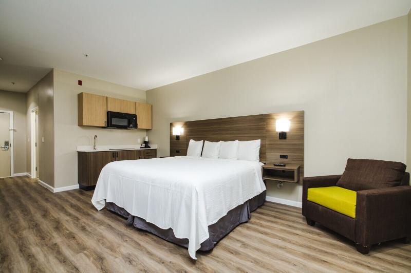장애인을 위한 킹사이즈 침대 스탠다드 룸, Surestay Studio By Best Western Conroe Downtown