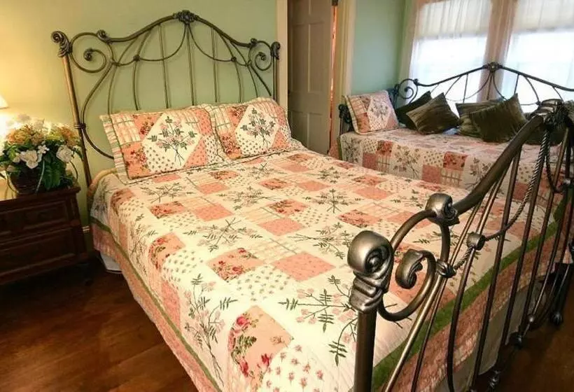 スタンダードルーム, The Brewster Inn
