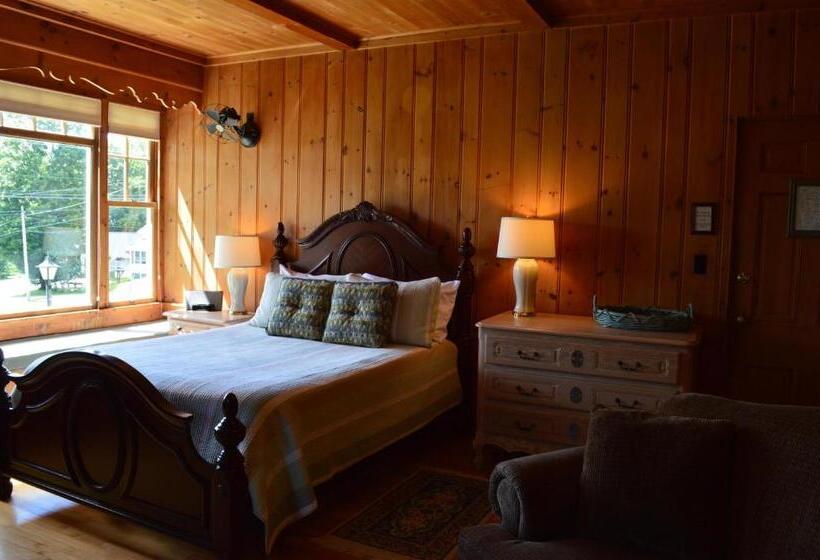 جناح, The Brewster Inn