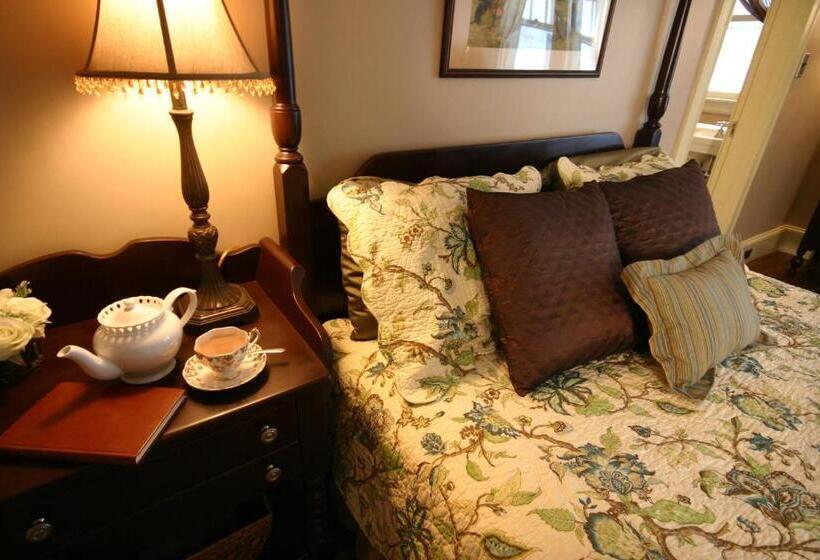 Номер Стандарт Вид на Сад, The Brewster Inn