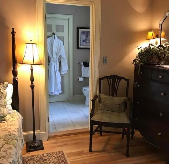 غرفة قياسية مطلّة علي الحديقة, The Brewster Inn