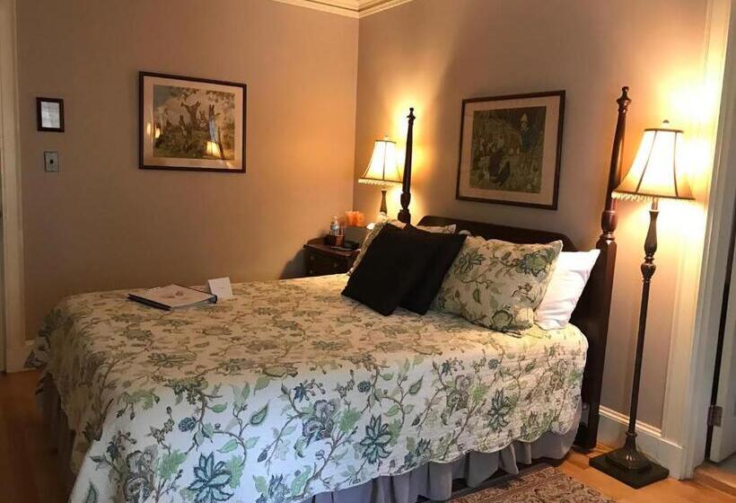 غرفة قياسية مطلّة علي الحديقة, The Brewster Inn