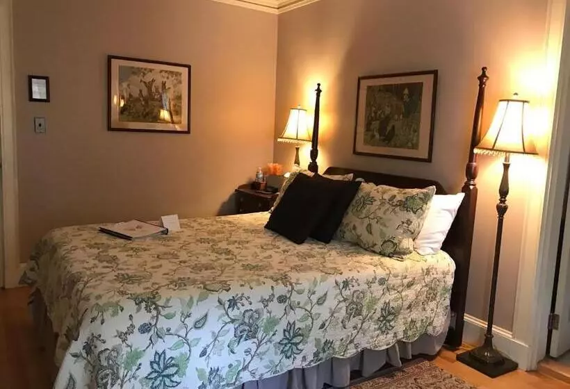 ガーデンビュースタンダードルーム, The Brewster Inn