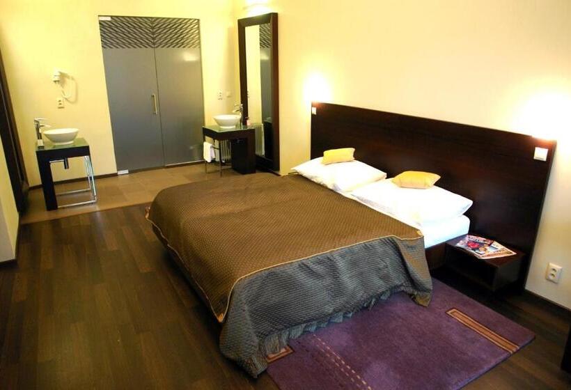 سوئیت پرزیدنت, Boutique Hotel Zlaty Dukat