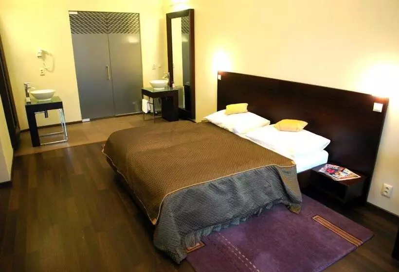 سوئیت پرزیدنت, Boutique Hotel Zlaty Dukat