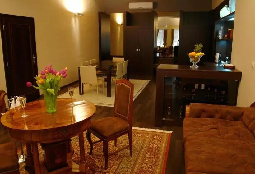 سوئیت پرزیدنت, Boutique Hotel Zlaty Dukat