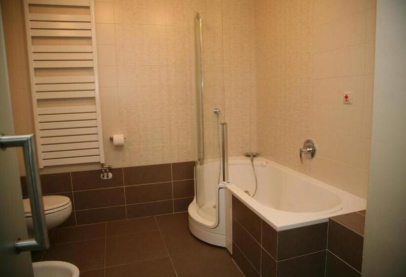 سوئیت پرزیدنت, Boutique Hotel Zlaty Dukat