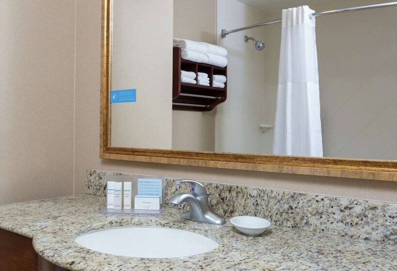 스탠다드 스튜디오, Hampton Inn & Suites Lodi