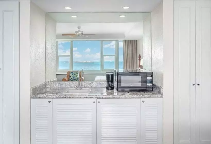 سوییت با چشم‌انداز دریا, Maui Beach