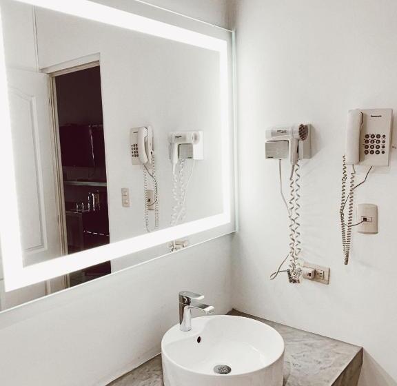 جناح جونيور, Mirador Plaza