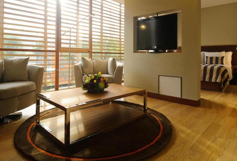 جناح جونيور, Noi Vitacura