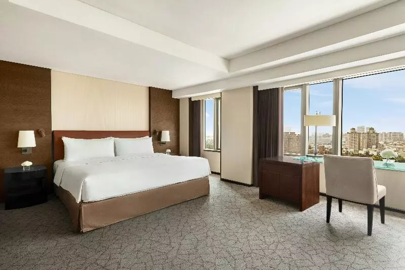 キングサイズベッドのデラックスルーム, Shangri La Far Eastern Tainan