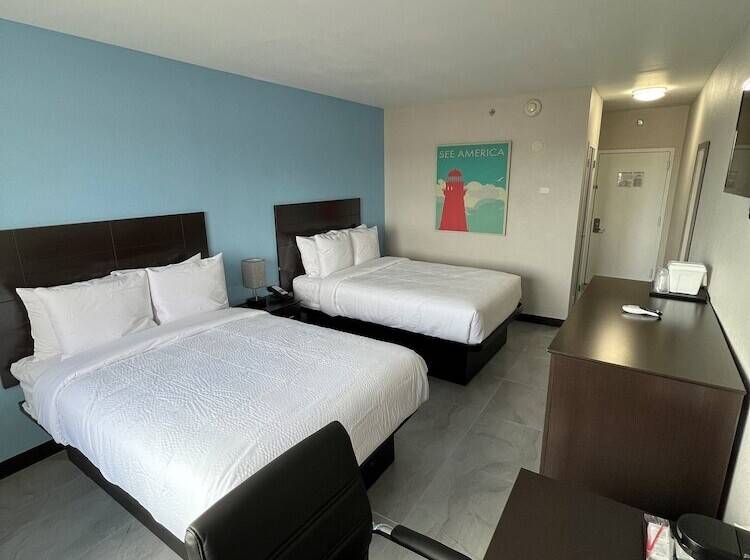 带2个双人床的标准工作室, Travelodge By Wyndham Ozone Park