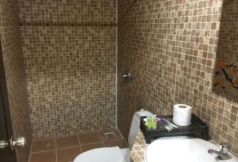 디럭스 룸, Central Night