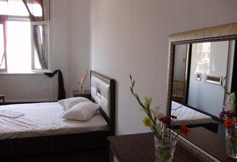 اتاق استاندارد یک نفره, Grand Royal Cairo