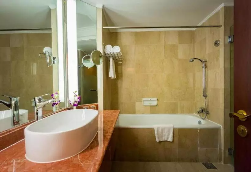 اتاق لوکس با تخت بزرگ, Le Grandeur Palm Resort Johor