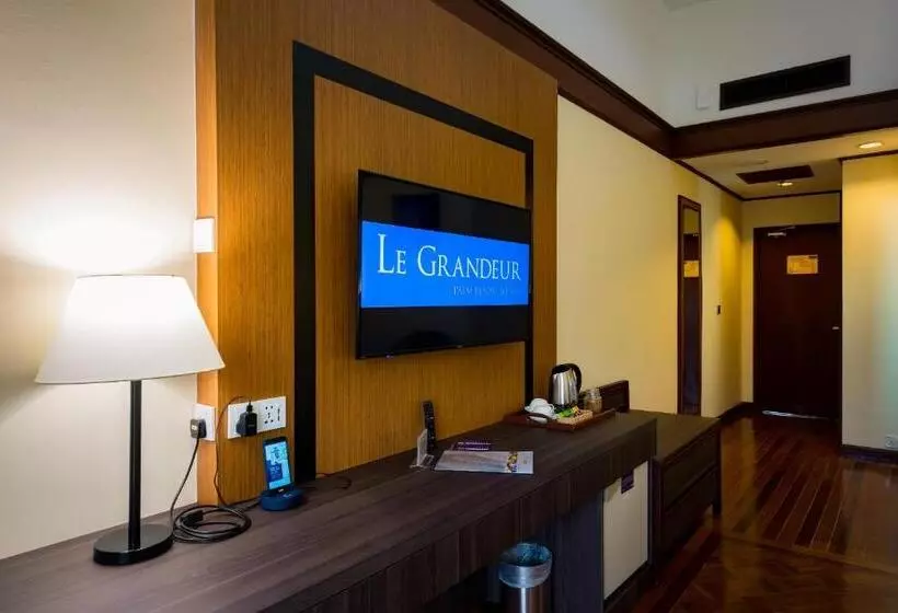 اتاق لوکس با تخت بزرگ, Le Grandeur Palm Resort Johor