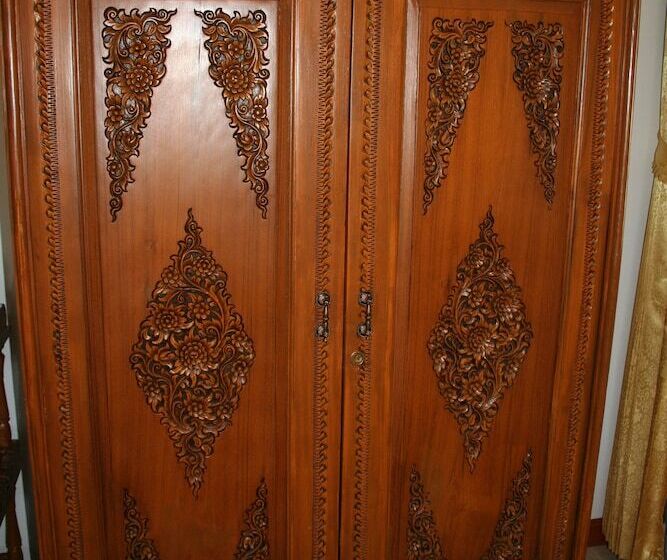 חדר אקזקיוטיב, Long Beach Inn