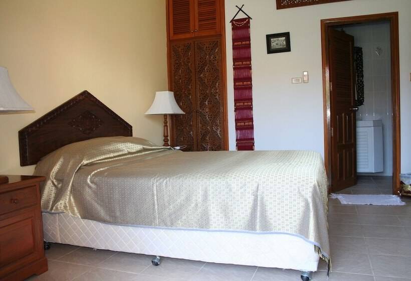 חדר אקזקיוטיב, Long Beach Inn