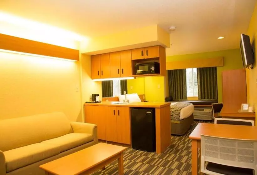 キングサイズベッドのスイートルーム, Microtel Inn & Suites By Wyndham Panama City
