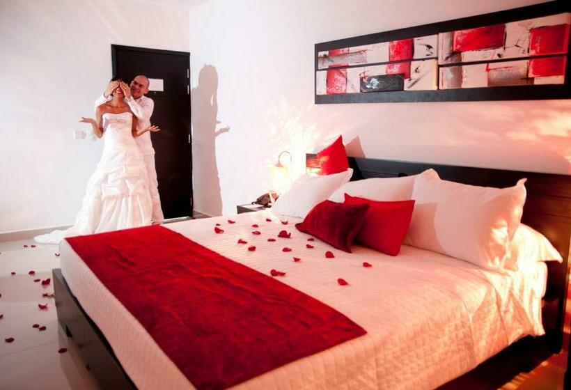 סוויטת ג'וניור, Atlantic Lux