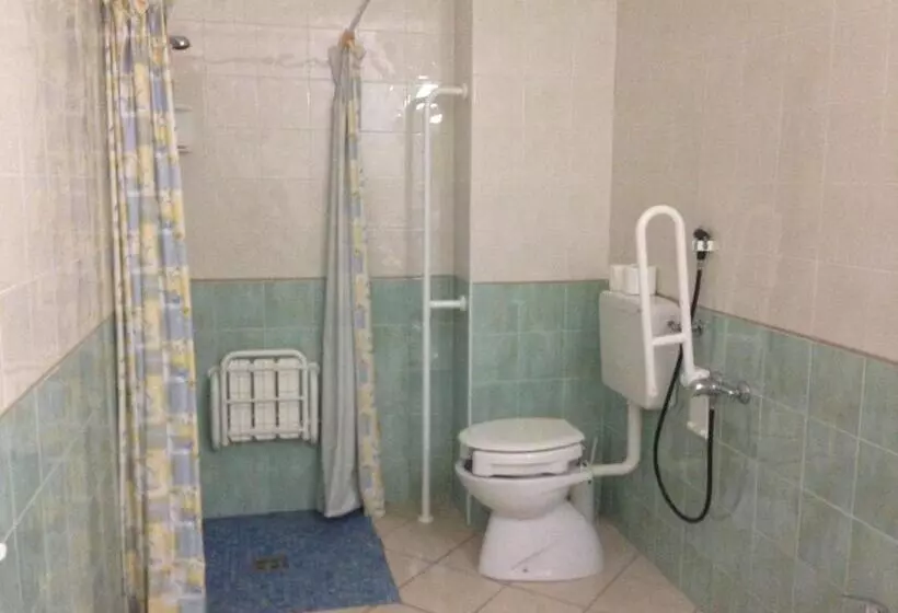 Standard-invahuone, Bussana