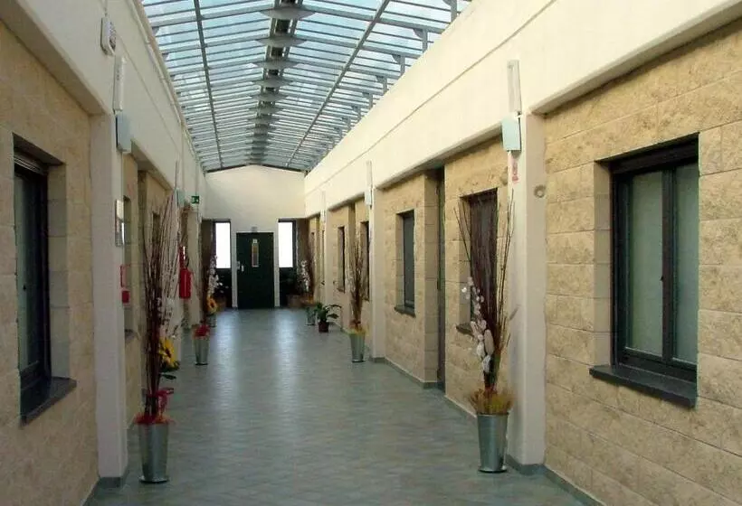 Economy-huone, Bussana