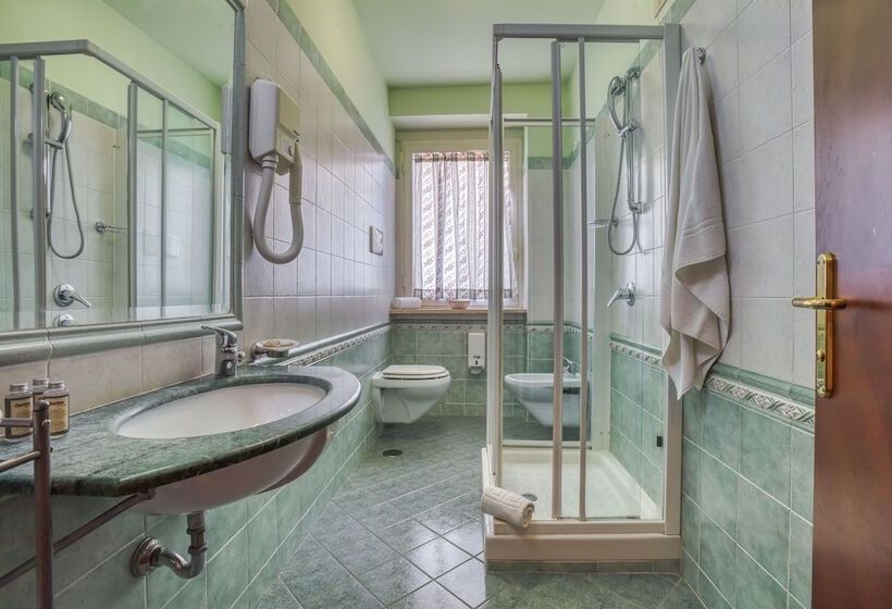 חדר סטנדרט לשלושה, Des Reves