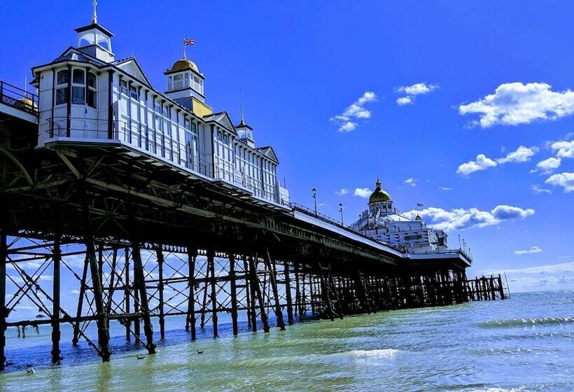 スタンダードルーム, Ebor Lodge