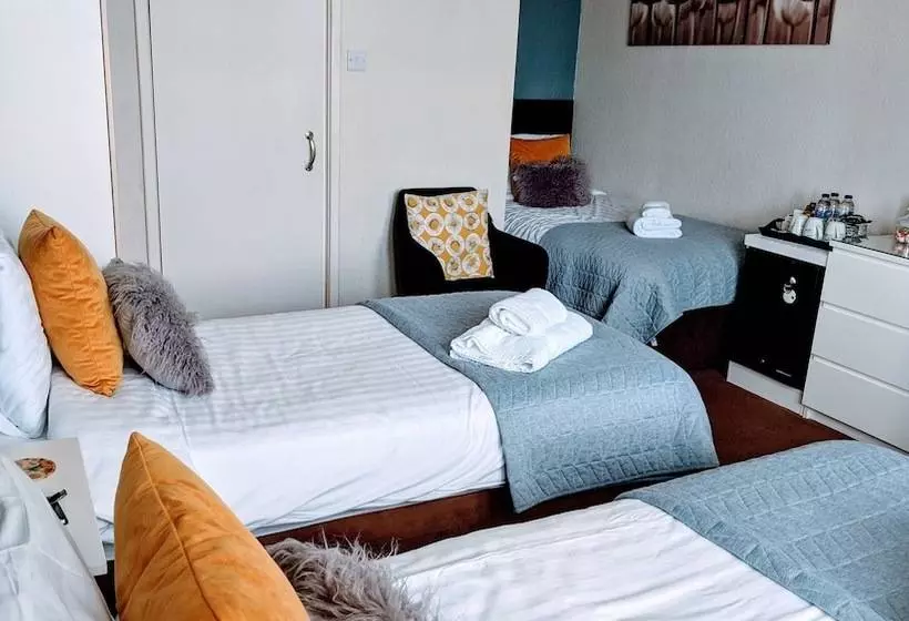 اتاق استاندارد سه نفره, Ebor Lodge