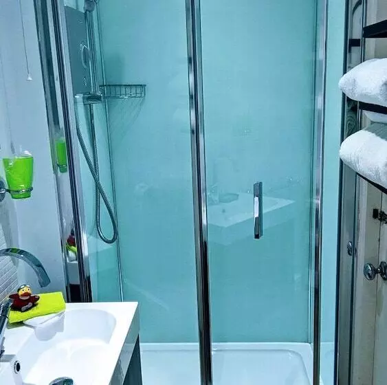 اتاق استاندارد سه نفره, Ebor Lodge