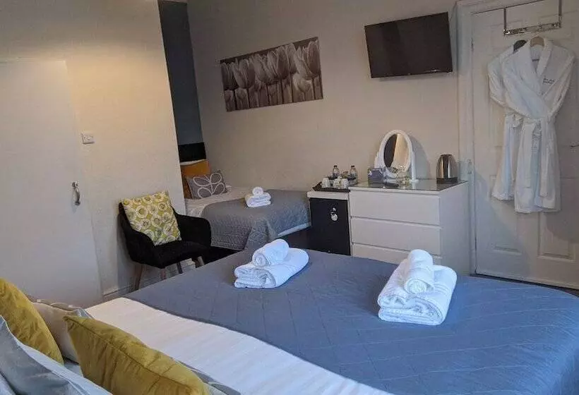 اتاق استاندارد سه نفره, Ebor Lodge