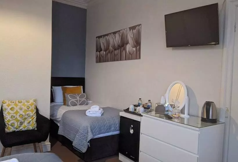 اتاق استاندارد سه نفره, Ebor Lodge