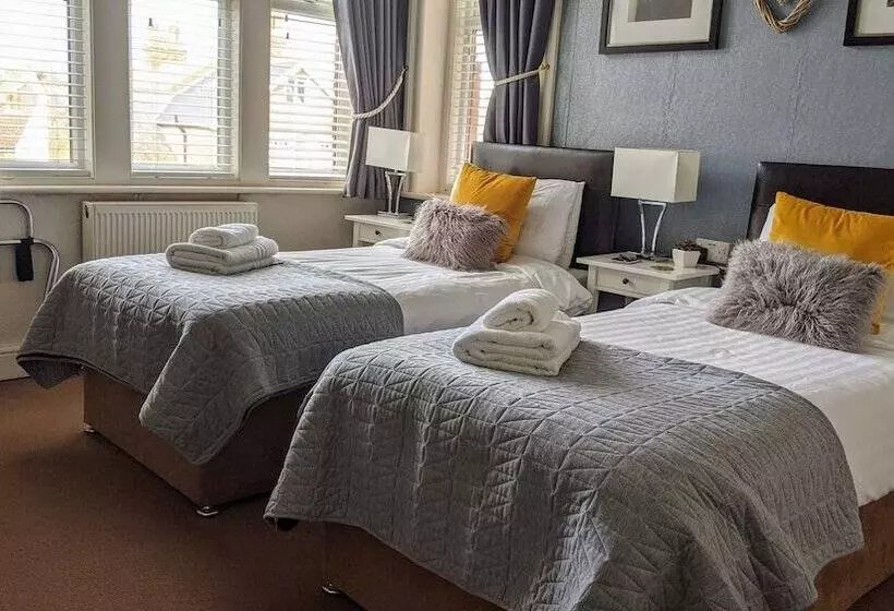 اتاق استاندارد سه نفره, Ebor Lodge
