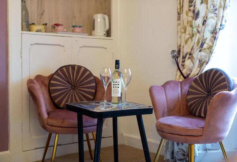 디럭스 룸 킹사이즈 침대, Holly Lodge Guest House With Free Off Site Health Club