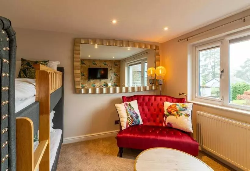 Deluxe Neljän Hengen Huone, Holly Lodge Guest House With Free Off Site Health Club