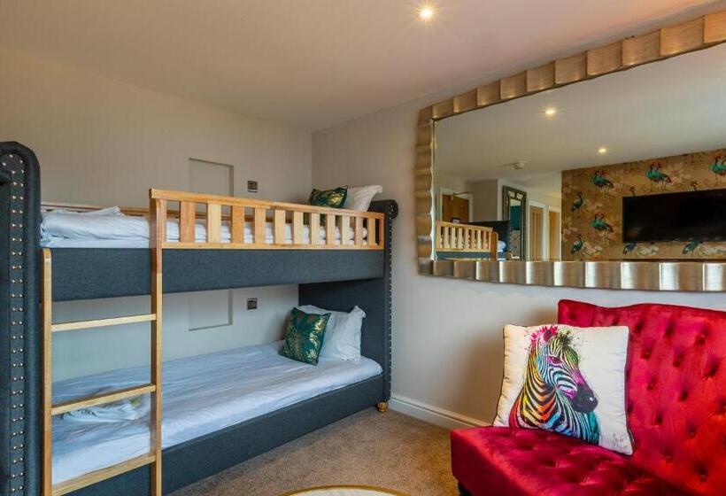 디럭스 4인 룸, Holly Lodge Guest House With Free Off Site Health Club