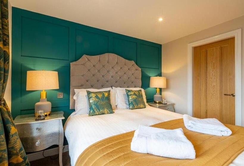 디럭스 4인 룸, Holly Lodge Guest House With Free Off Site Health Club